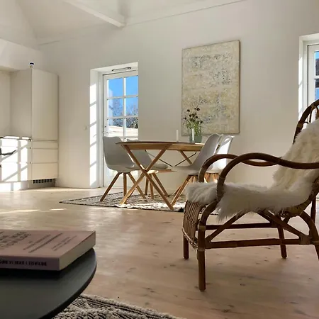 Historisk Gardstemning I Tisvildeleje Tisvilde